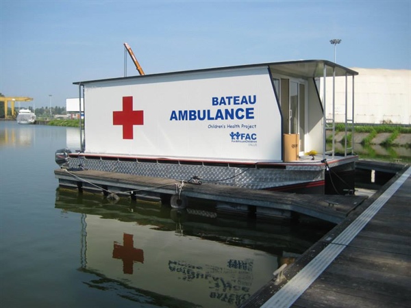 Plus nous serons nombreux, plus la charrue sera légère - Stoppani pour Bateau Ambulance