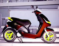 Lechler und der neueste Peugeot Scooter auf dem Eurocoat Stand von Merck